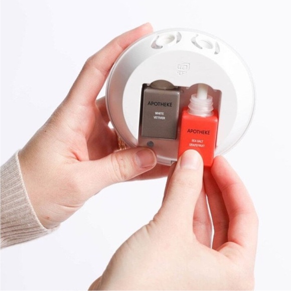 Pura Smart Home Fragrance Wi-Fi Diffuser Scent Nightlight 2 Refills Tommy Bahama - Picture 4 of 9